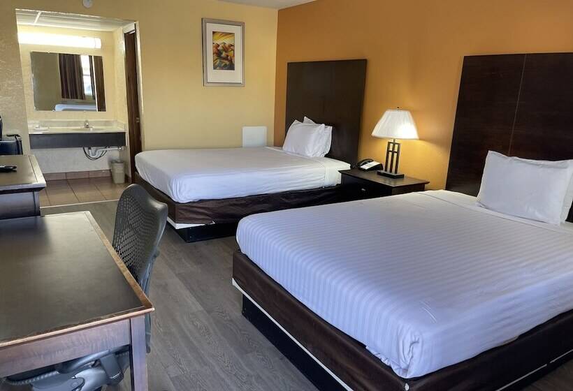 هتل Nendels Inn & Suites Dodge City Airport