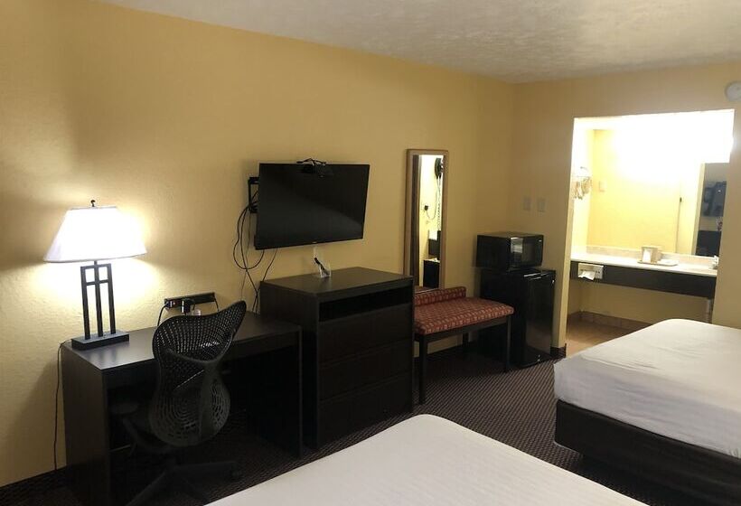 هتل Nendels Inn & Suites Dodge City Airport