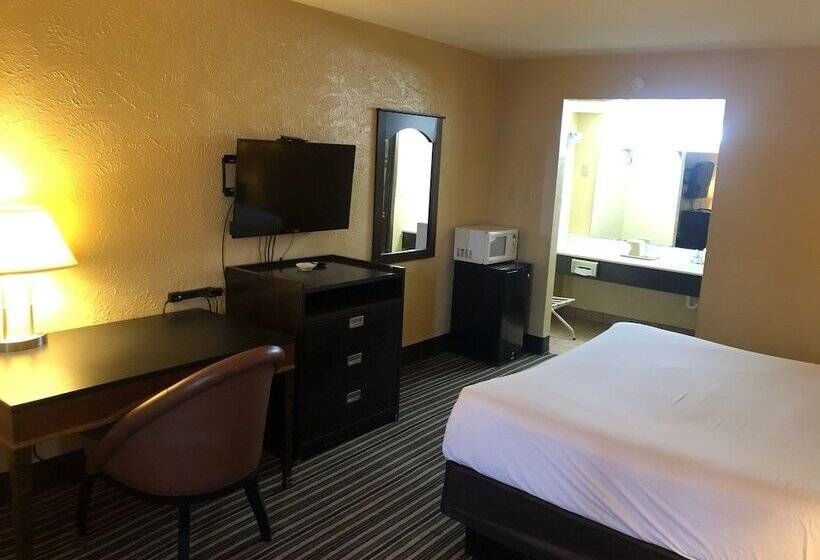 Отель Nendels Inn & Suites Dodge City Airport