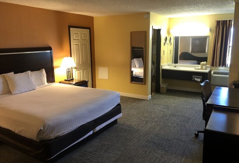 Отель Nendels Inn & Suites Dodge City Airport