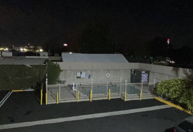 בית מלון כפרי New Star Inn El Monte, Ca   Los Angeles