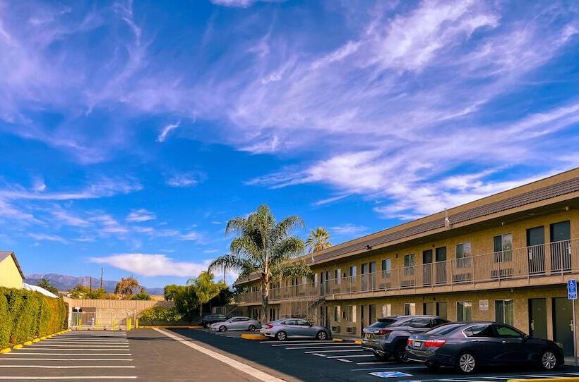 בית מלון כפרי New Star Inn El Monte, Ca   Los Angeles