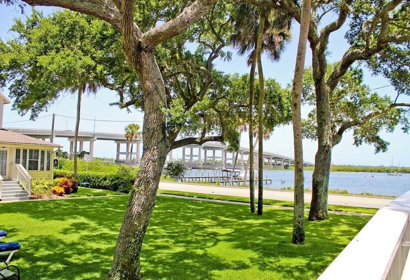 فندق Night Swan Intracoastal B&b
