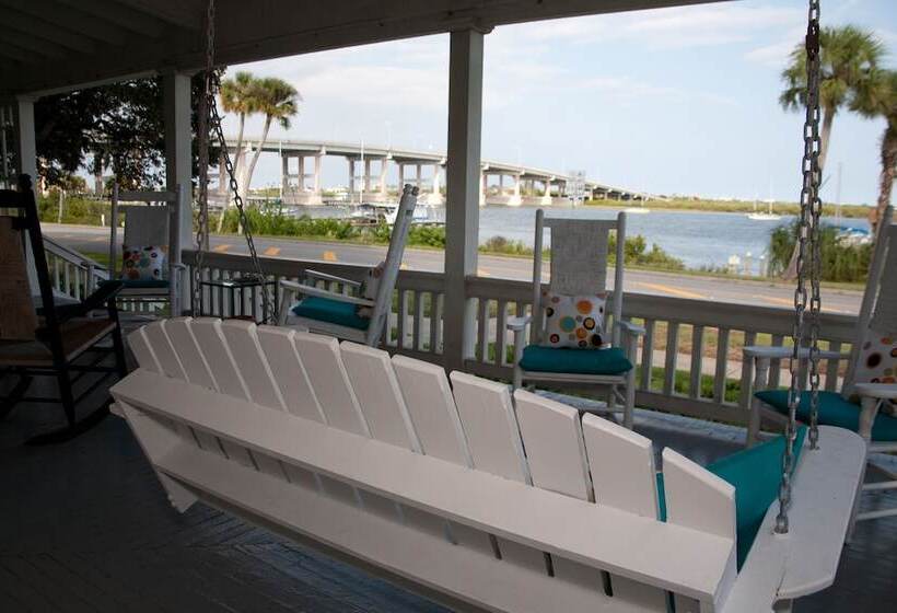 فندق Night Swan Intracoastal B&b
