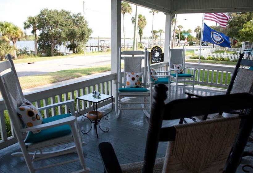 فندق Night Swan Intracoastal B&b