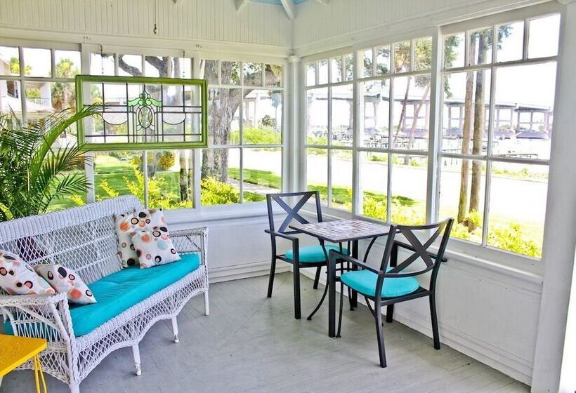 فندق Night Swan Intracoastal B&b