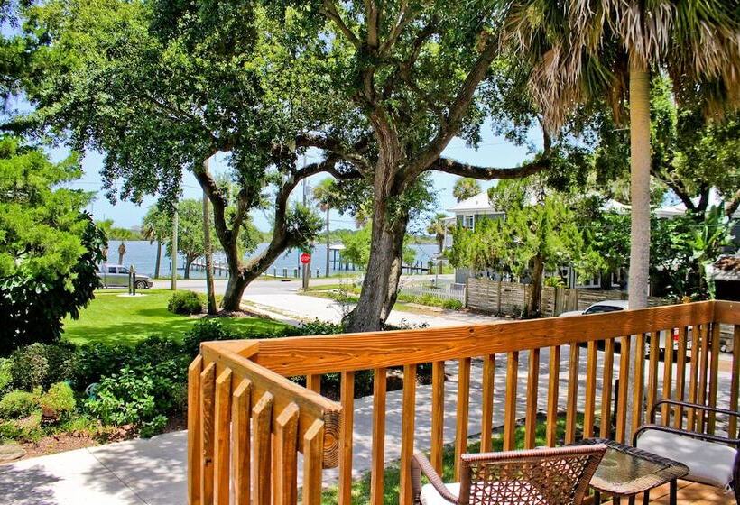 فندق Night Swan Intracoastal B&b