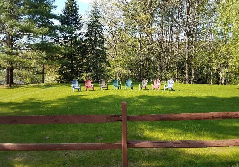 فندق Nootka Lodge