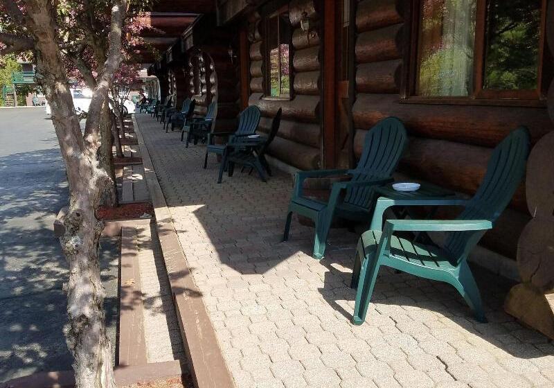 فندق Nootka Lodge