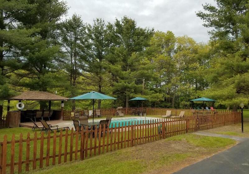 فندق Nootka Lodge