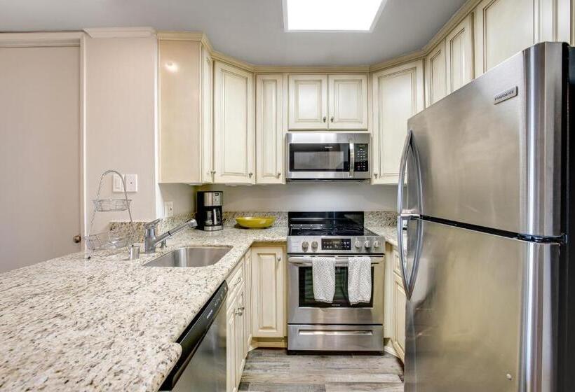 فندق North Coast Village