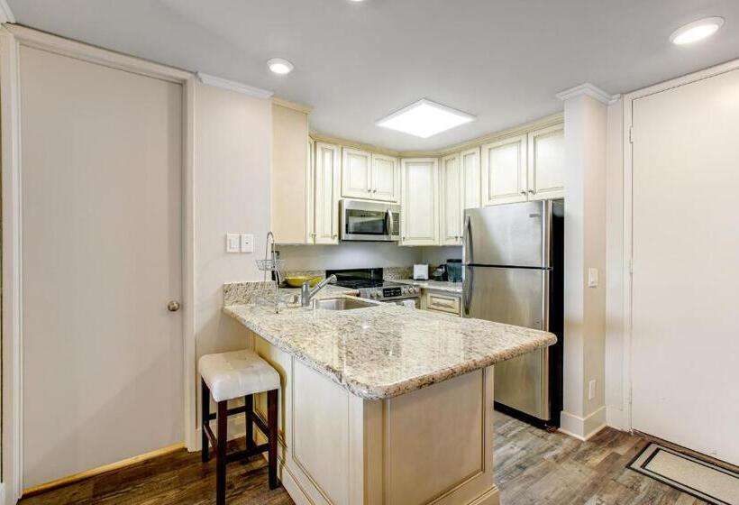 فندق North Coast Village