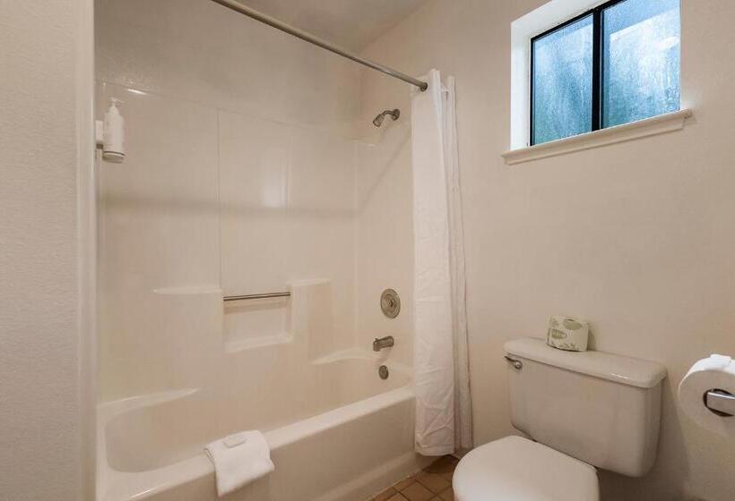 فندق Northern Queen Inn