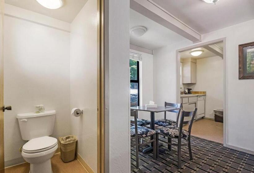 فندق Northern Queen Inn