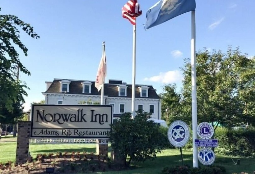 בית מלון כפרי Norwalk Inn & Conference Center