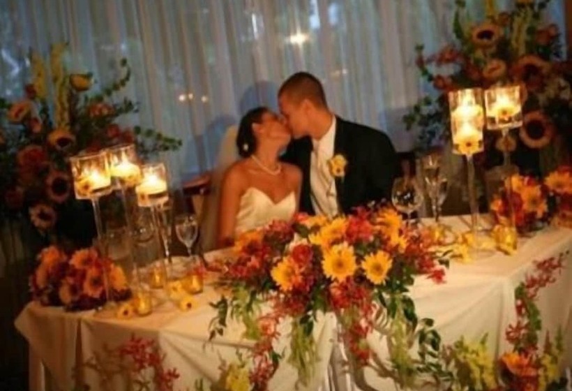 فندق Norwalk Inn & Conference Center