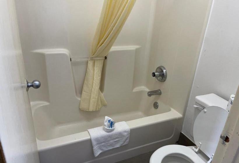 בית מלון כפרי Oak Tree Inn