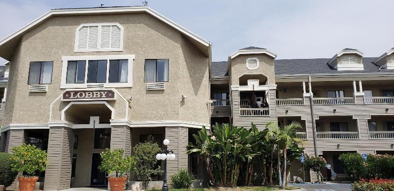 בית מלון כפרי Oak Tree Inn