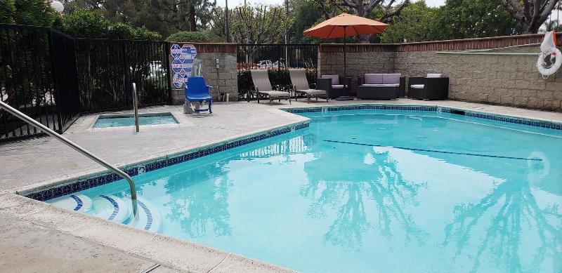 בית מלון כפרי Oak Tree Inn