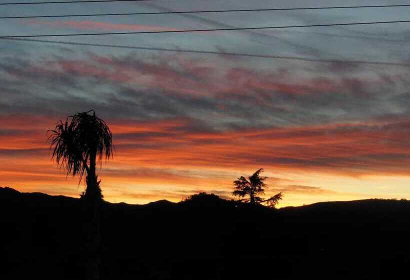 فندق Oakridge Inn