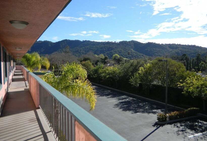 فندق Oakridge Inn