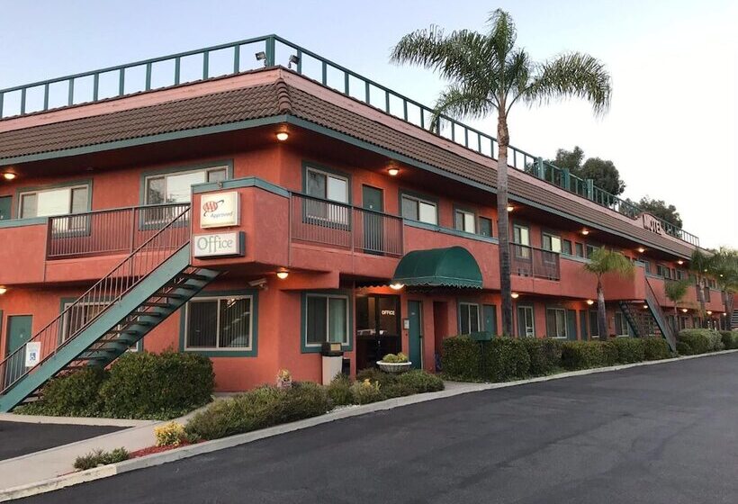 فندق Oakridge Inn