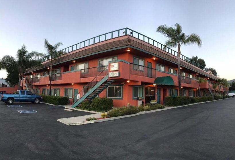 فندق Oakridge Inn