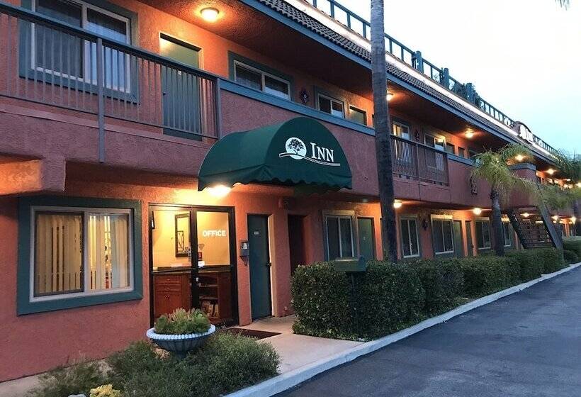 فندق Oakridge Inn