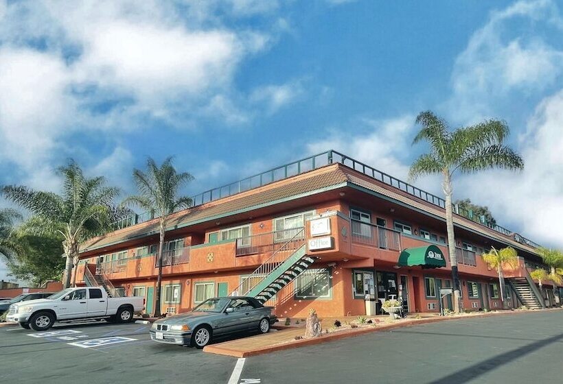 فندق Oakridge Inn