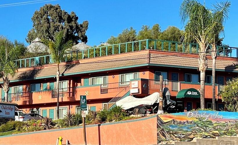 فندق Oakridge Inn