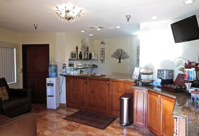 فندق Oakridge Inn