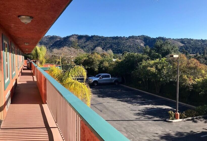 فندق Oakridge Inn