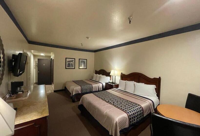 فندق Oakridge Inn