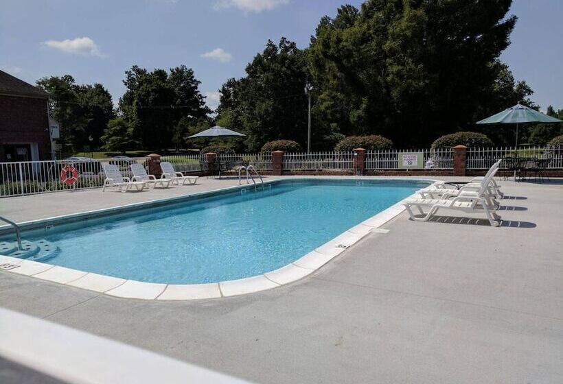 فندق Old Bardstown Inn