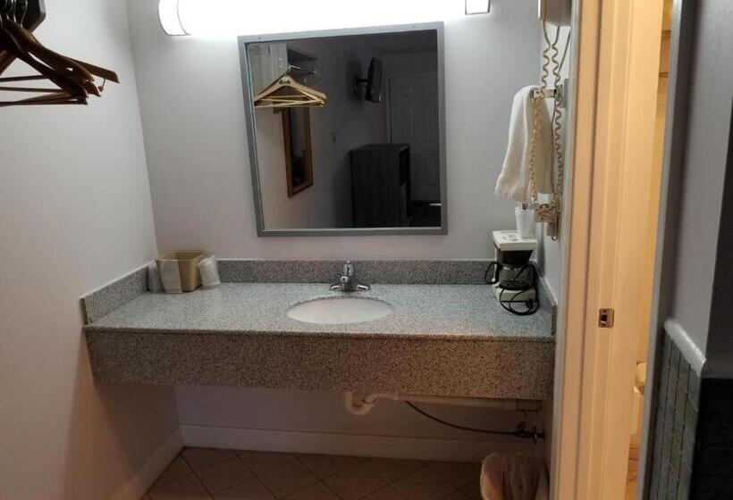 فندق Old Bardstown Inn