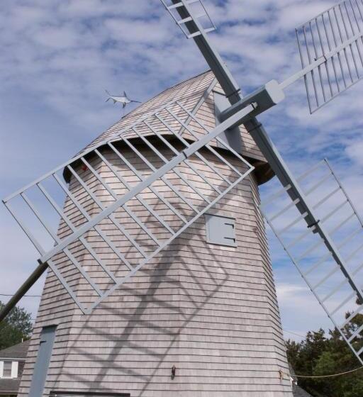 فندق Old Harbor Inn