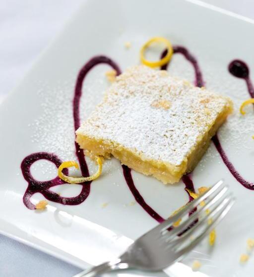 فندق Old Harbor Inn