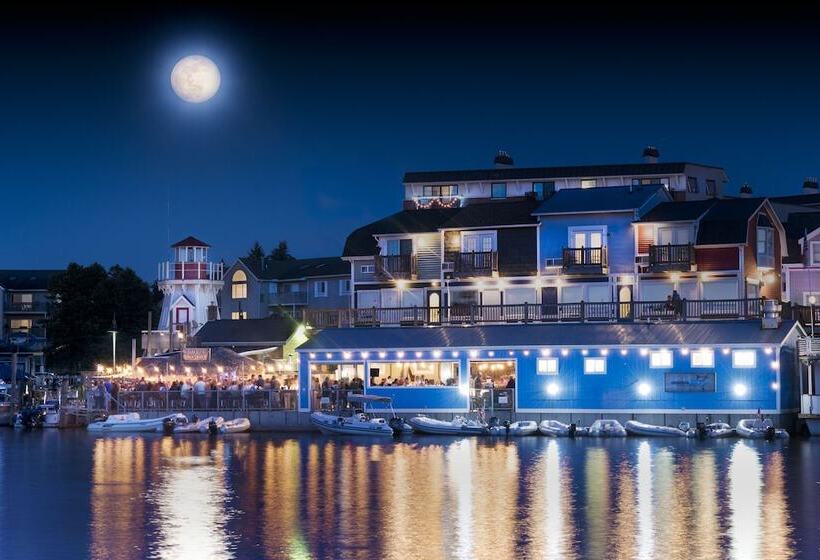 فندق Old Harbor Inn