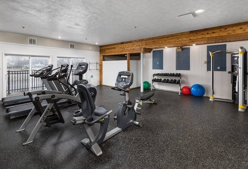 فندق Old Harbor Inn