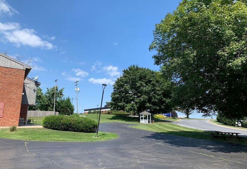 فندق Olde Amish Inn