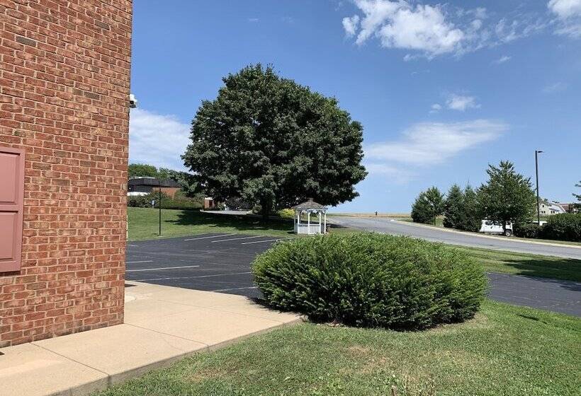 فندق Olde Amish Inn