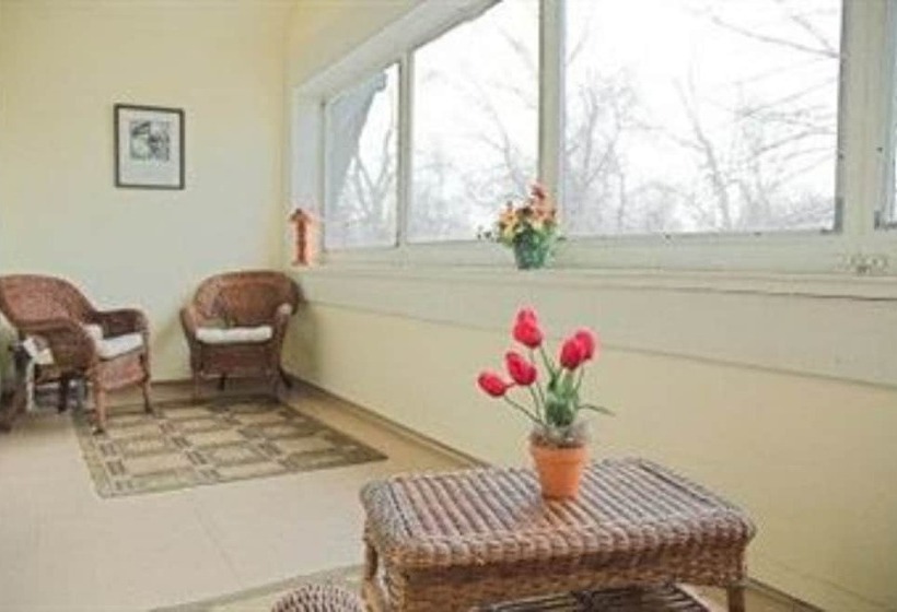 هتل The Oliver Inn