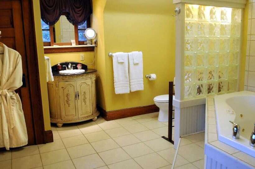 هتل The Oliver Inn