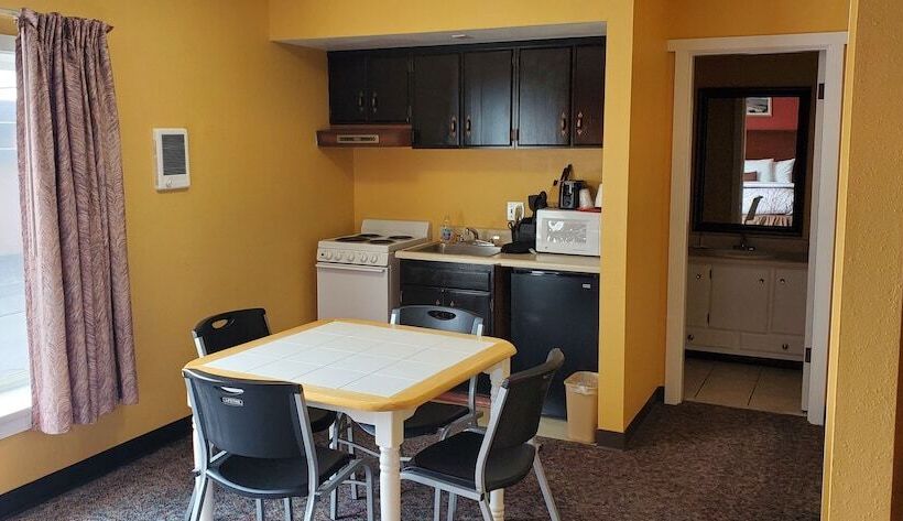 Отель Olympic Inn & Suites