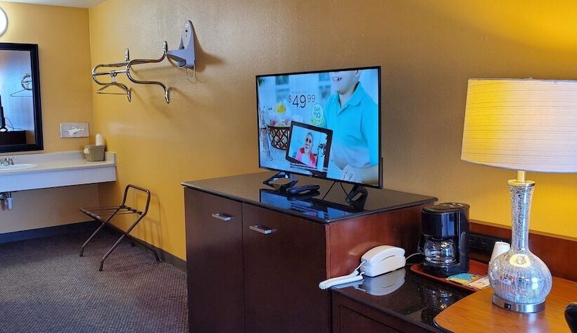 Отель Olympic Inn & Suites