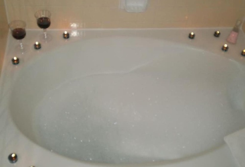 فندق Ontario Inn & Suites