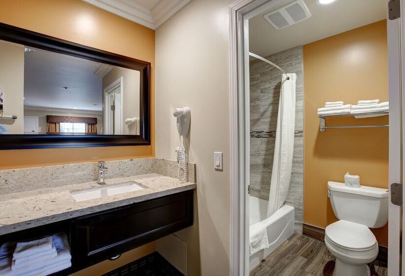 فندق Ontario Inn & Suites