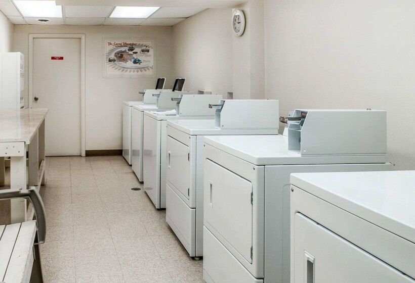 Отель Quality Inn Navajo Nation Capital