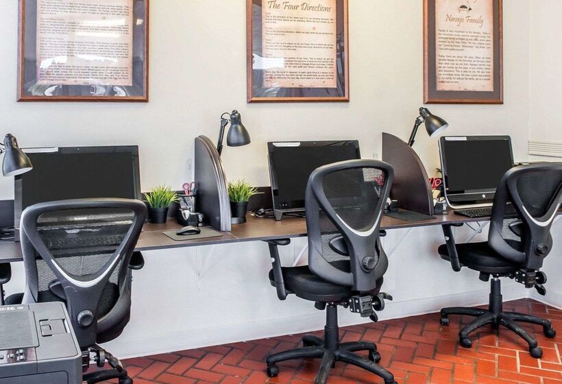 Отель Quality Inn Navajo Nation Capital