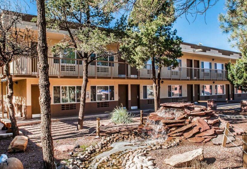 Отель Quality Inn Navajo Nation Capital